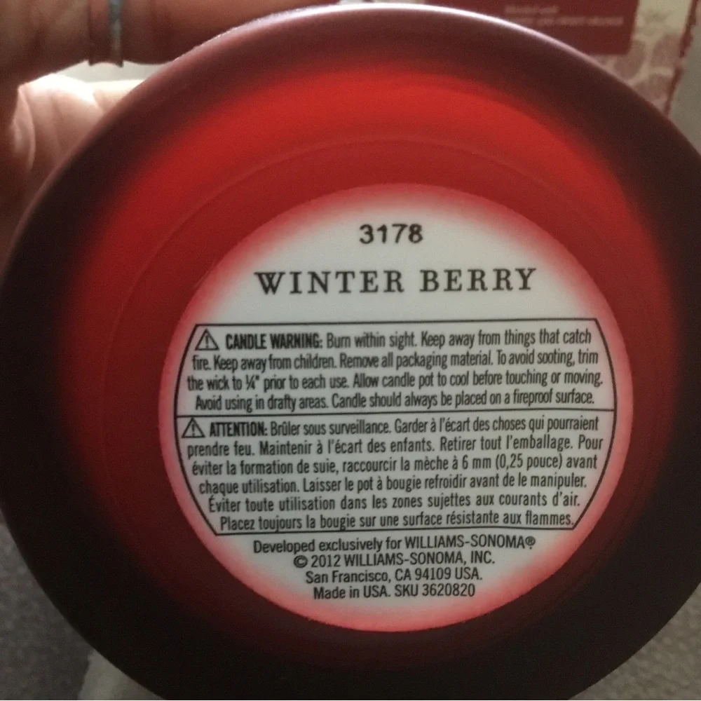 NEW Williams Sonoma 9oz Winter Berry Candle Red Pomegranate & Orange Cassis